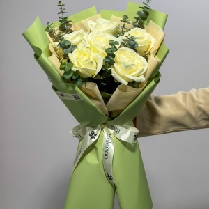 دسته گل رز سپید