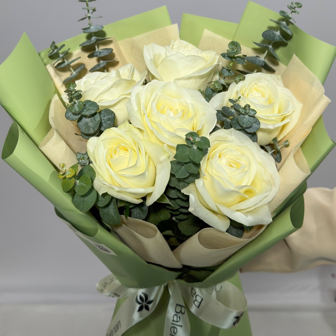 دسته گل رز سپید