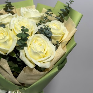 دسته گل رز سپید