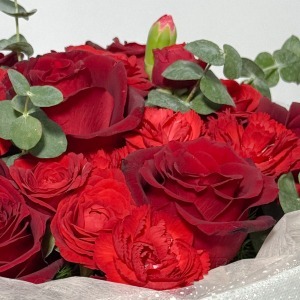 دسته گل ایستاده باله ی سرخ