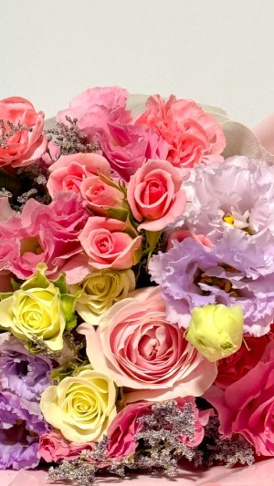 دسته گل شکوفه های صورتی
