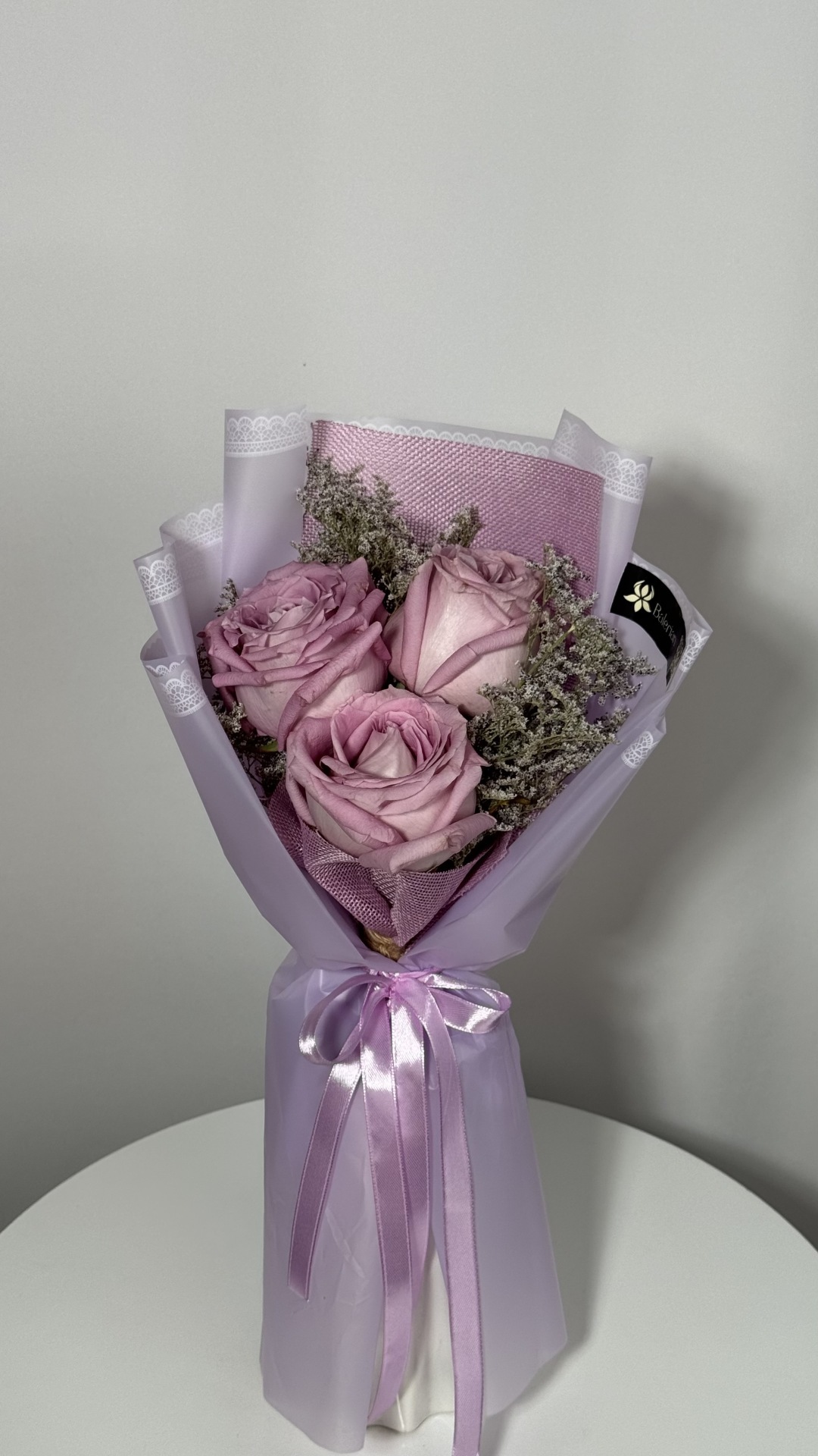 سه شاخه رز یاسی