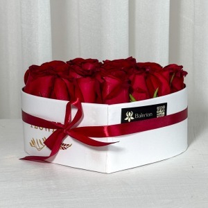 باکس کادویی گل رز قرمز (فرم قلب)