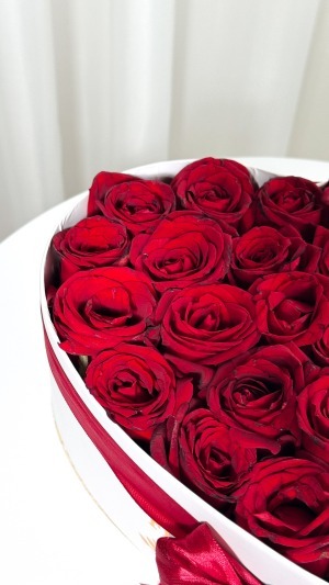 باکس قلب رز 30 شاخه قرمز کلاسیک
