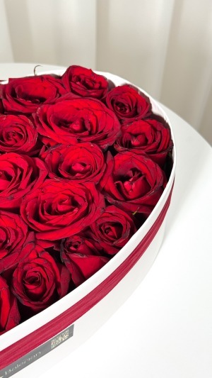 باکس قلب رز 30 شاخه قرمز کلاسیک