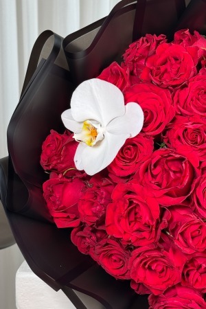 دسته گل گرد ارکیده سرخ