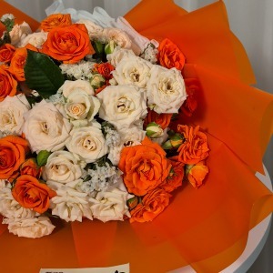 دسته گل رز های مینیاتوری