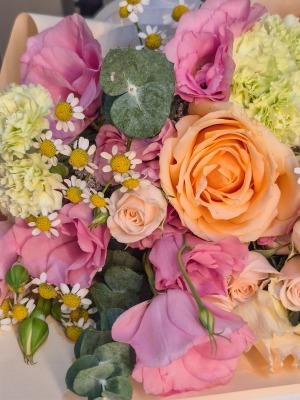 دسته گل رز هلویی