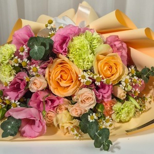 دسته گل رز هلویی
