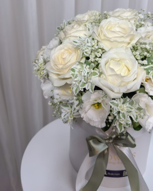 باکس گل رز و گل عروس