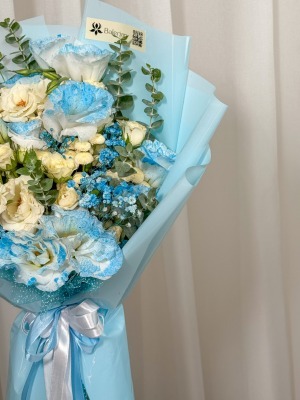 دسته گل آبی لیسیانتوس