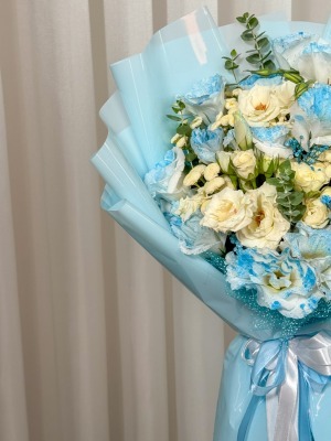 دسته گل آبی لیسیانتوس