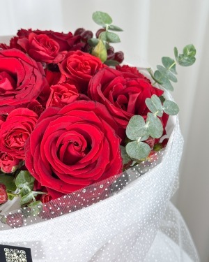 دسته گل رز قرمز نوا