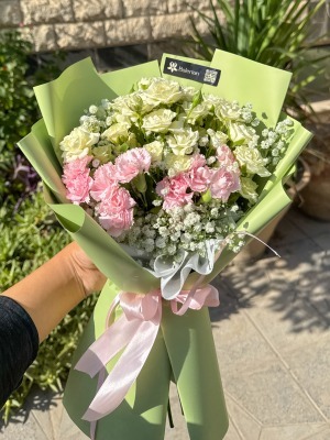 دسته گل رز مینیاتوری و میخک بهارک