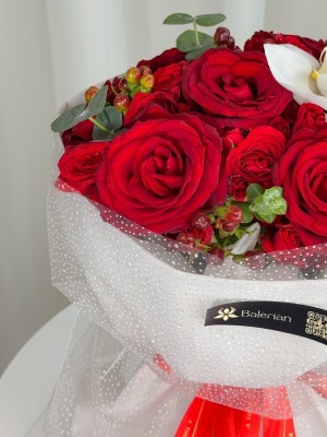 دسته گل رز و ارکیده روژا