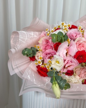 دسته گل رز و لیسیانتوس ترانه
