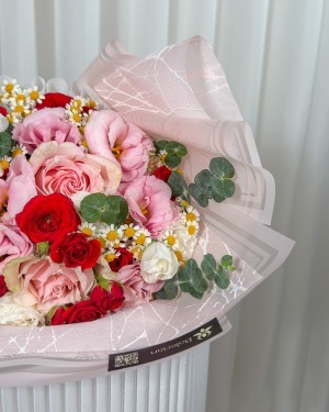 دسته گل رز و لیسیانتوس ترانه