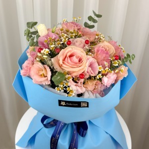 دسته گل ایستاده رز و بابونه آبیسا