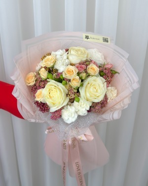 دسته گل رز و میخک صدف
