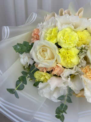 دسته گل لیمویی رز و میخک ترنم