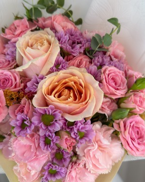 دسته‌گل رز و میخک رُزا