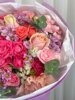 دسته‌گل رز و میخک رونیک