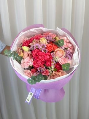دسته‌گل رز و میخک رونیک